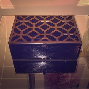 Jewelry box